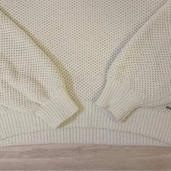 Hollister Women’s White Textured Knit Mock Neck Sweater — Size L - Picture 6 of 8